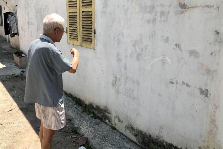 Bé trai lớp 1 bị người đàn ông hành hung để trả thù đang hoảng loạn, không muốn đến trường học-5