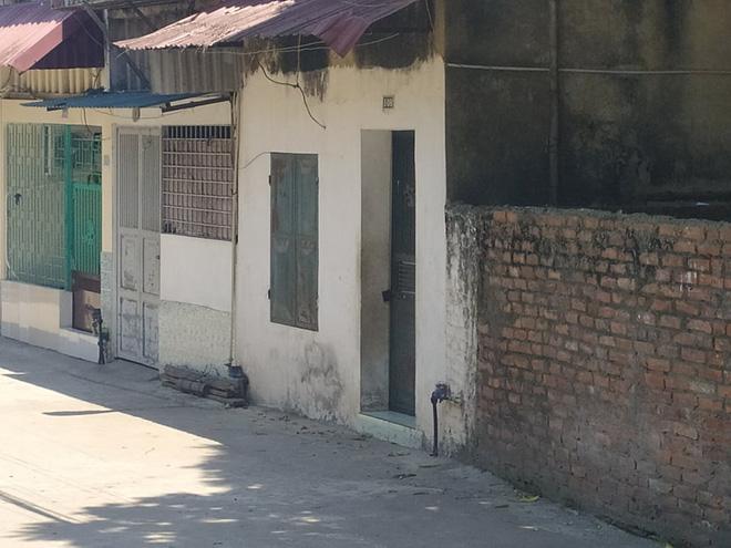 Bé trai lớp 1 bị người đàn ông hành hung để trả thù đang hoảng loạn, không muốn đến trường học-2