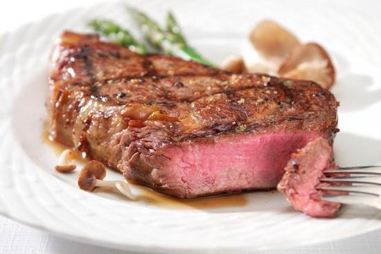 Tự làm bít tết theo 2 cách ngon hơn nhà hàng