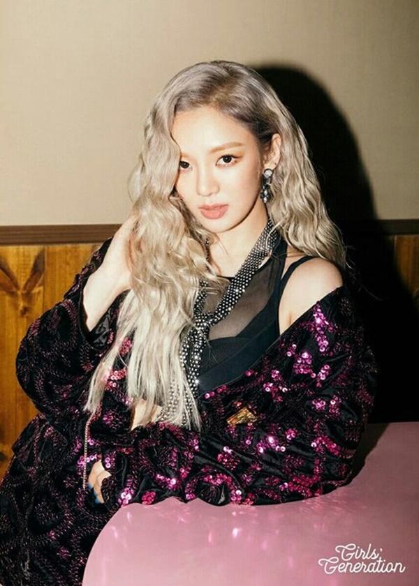 Bao năm qua, đến giờ fan SNSD mới biết được... màu tóc thật của Hyoyeon-2