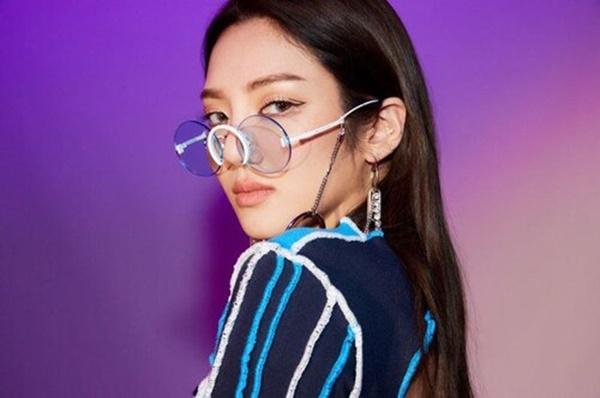 Bao năm qua, đến giờ fan SNSD mới biết được... màu tóc thật của Hyoyeon-6