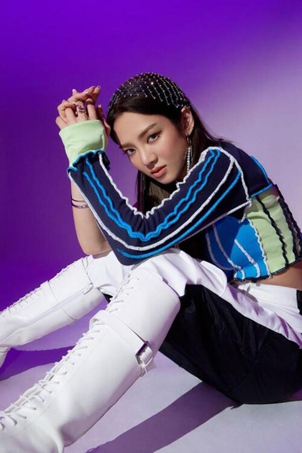 Bao năm qua, đến giờ fan SNSD mới biết được... màu tóc thật của Hyoyeon-7