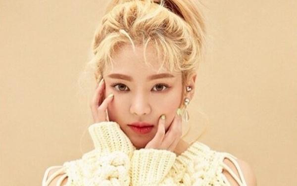 Bao năm qua, đến giờ fan SNSD mới biết được... màu tóc thật của Hyoyeon-8