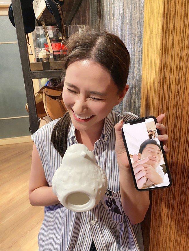 Thiên kim tiểu thư vua sòng bài Hà Hồng Sân update MXH sau lễ tang cha-6