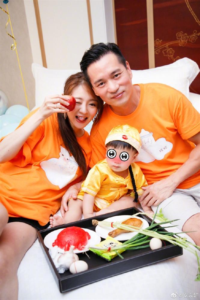 An Dĩ Hiên rạng rỡ xuất hiện sau sự cố bị động thai-4