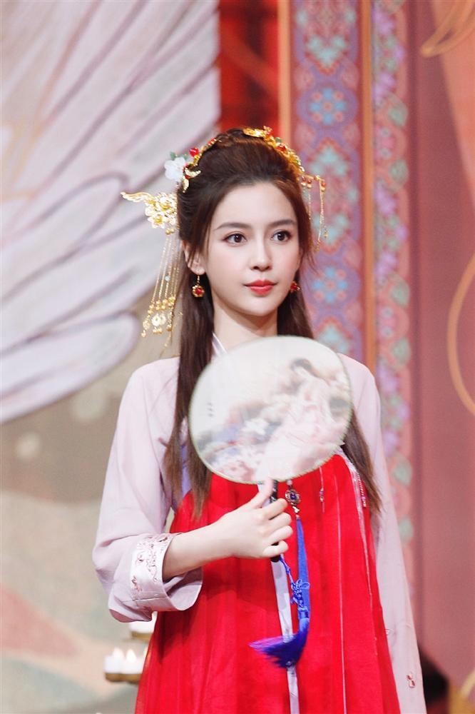 Angela Baby tự nhận bản thân không có tố chất làm diễn viên-6