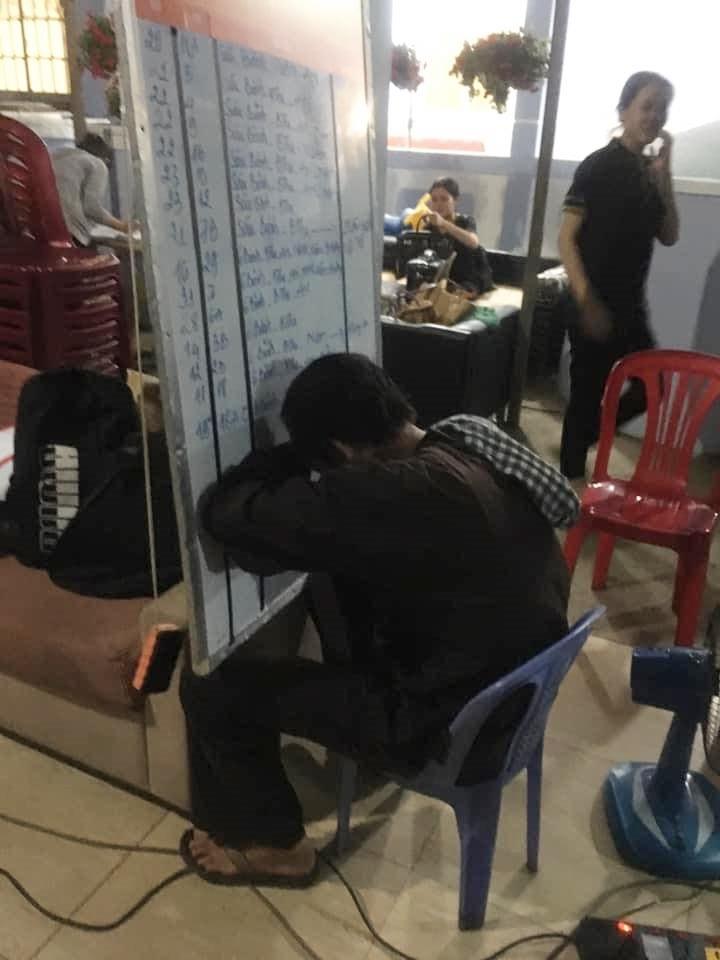 NSƯT Hoài Linh tiết lộ bí quyết chống đạo diễn bắt đóng phim đến đêm-5