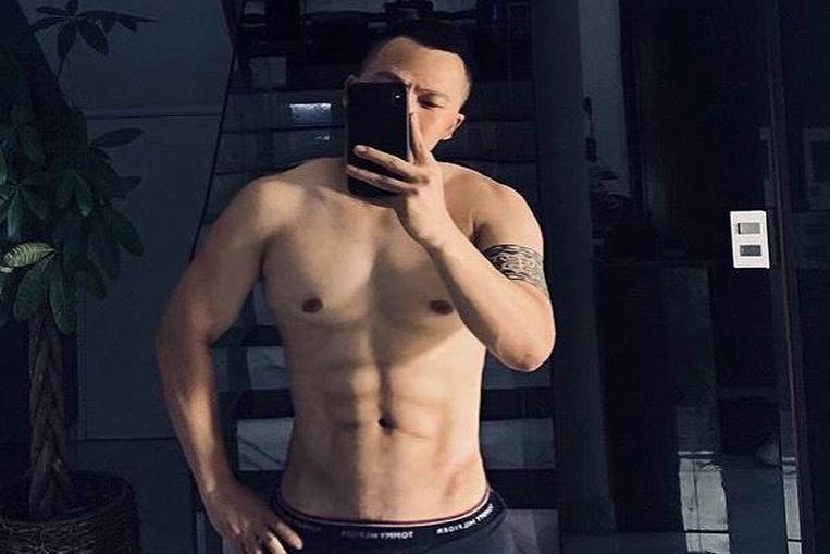 Ngọc Trinh cố tạo dáng khoe ngực để chứng minh vòng 1 chưa mất tích-9