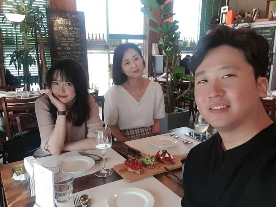 Động thái đầu tiên của Goo Hye Sun sau ly hôn: Cười tươi như được giải thoát-8