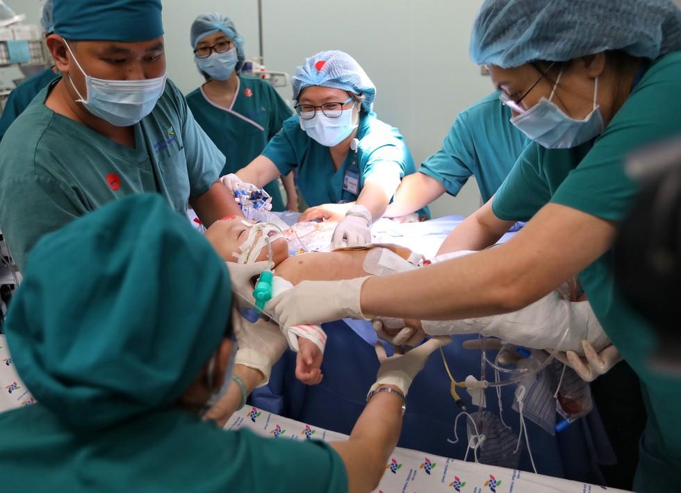 Thùy Chi khiến khán giả ngất lịm khi hát về 2 bé Trúc Nhi - Diệu Nhi-2