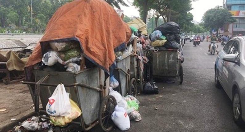 Hà Nội nắng nóng đổ lửa lại còn ngập trong biển rác-3