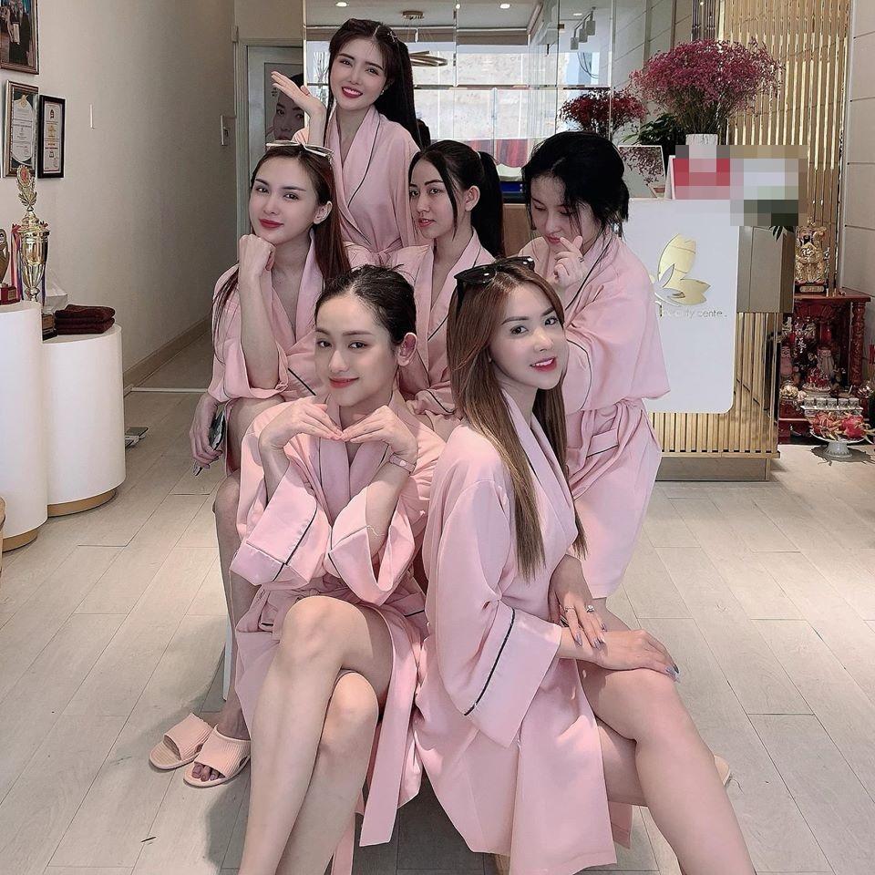 Bất ngờ với hội chị em toàn hot girl đình đám của gái thị phi Thúy Vi-1