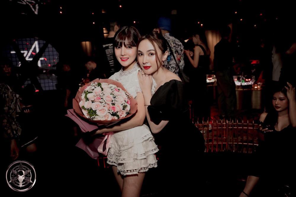 Bất ngờ với hội chị em toàn hot girl đình đám của gái thị phi Thúy Vi-4