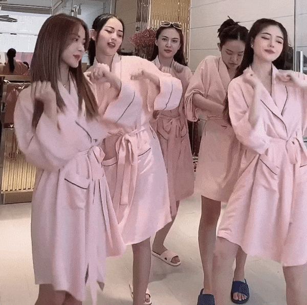 Bất ngờ với hội chị em toàn hot girl đình đám của gái thị phi Thúy Vi-5