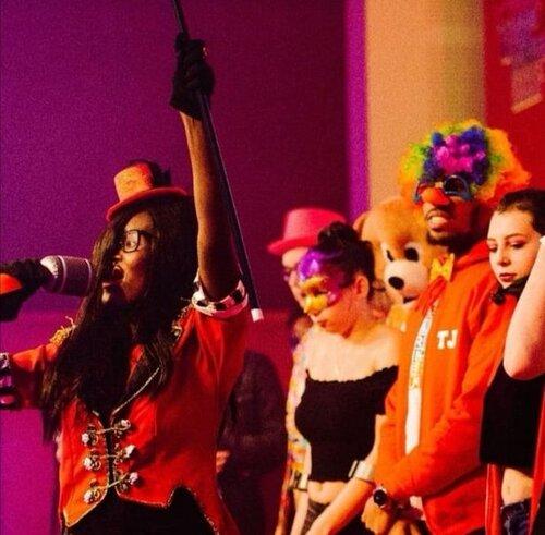 Nghị lực sống phi thường của cô gái ung thư xương bị biến dạng mặt-6