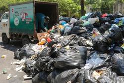 Thêm 1 bãi tập kết rác bị chặn, Hà Nội tiếp tục ùn ứ 9.000 tấn rác thải