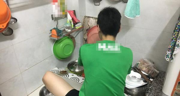 Chồng nhận đủ combo nấu cơm rửa bát, dân tình xôn xao mặt hàng này còn không?-2