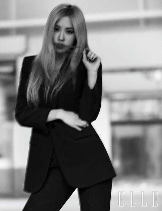 Học ngay cách tạo dáng chuẩn mẫu không ai nhìn thấy nhược điểm chân cong của Rosé-11