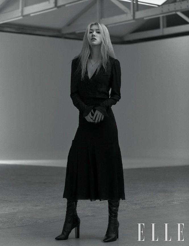 Học ngay cách tạo dáng chuẩn mẫu không ai nhìn thấy nhược điểm chân cong của Rosé-4