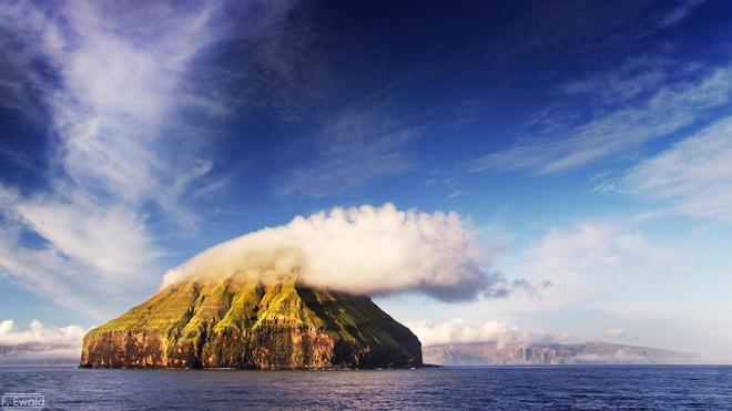 Hòn đảo trơ trọi hút khách vì hiện tượng thiên nhiên hiếm có-2