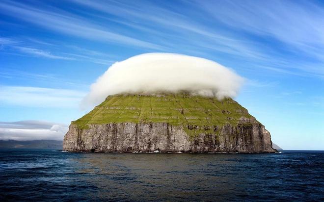 Hòn đảo trơ trọi hút khách vì hiện tượng thiên nhiên hiếm có-3