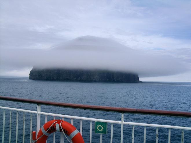 Hòn đảo trơ trọi hút khách vì hiện tượng thiên nhiên hiếm có-5