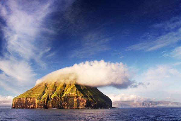 Bé trai 3 tuổi chinh phục đỉnh núi 3.000m-5