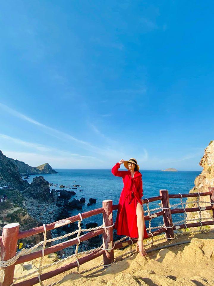 Không chỉ giới trẻ mà ‘nàng dâu mới’ Phanh Lee cũng không quên sống ảo ở tọa độ Eo gió, Quy nhơn-8