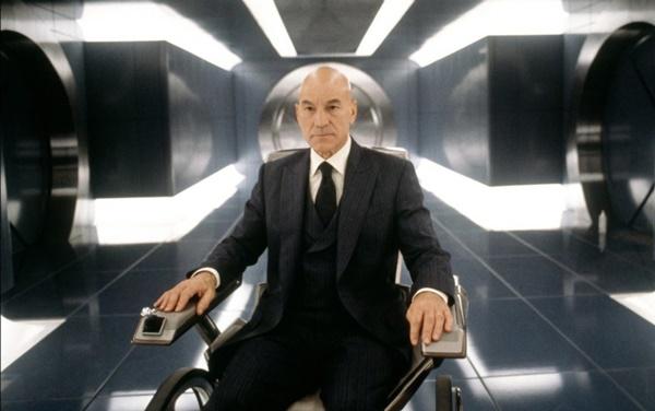 Patrick Stewart trong vai Charles Xavier / Professor X: Tên tuổi Patrick Stewart đã gắn liền với thành công của loạt phim Star Trek trước khi nam diễn viên quyết định vào vai Giáo sư X. Thủ lĩnh tinh thần của nhóm dị nhân là vai diễn thứ hai gắn liền với một nhân vật nổi tiếng của nền văn hóa đại chúng trong sự nghiệp ông.