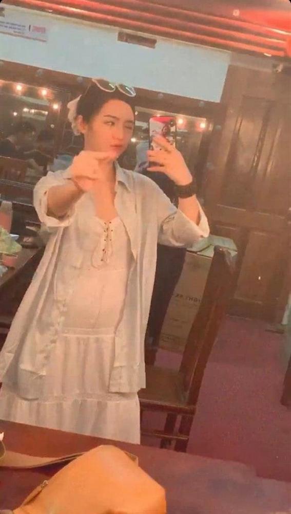 Hậu nghi án phim giả tình thật với Thanh Sơn, Quỳnh Kool lộ vòng hai kém thon gọn-2