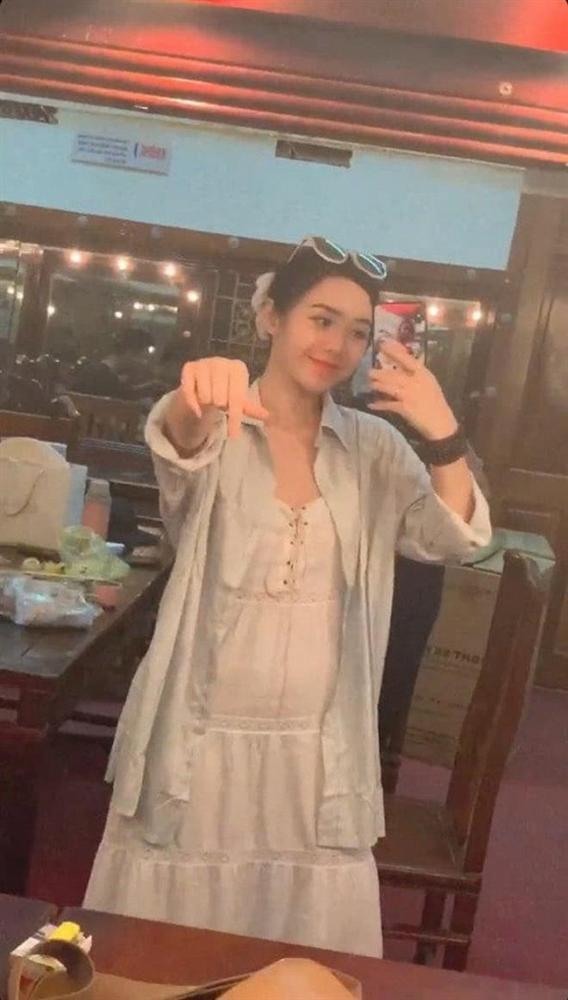 Hậu nghi án phim giả tình thật với Thanh Sơn, Quỳnh Kool lộ vòng hai kém thon gọn-3