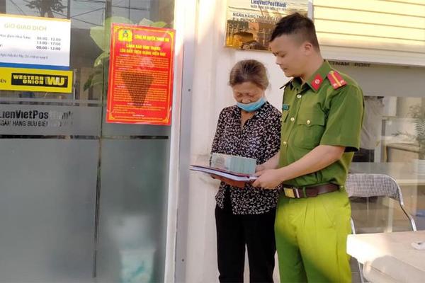 Giả cán bộ tư pháp ép cụ bà chuyển hơn nửa tỷ đồng-1