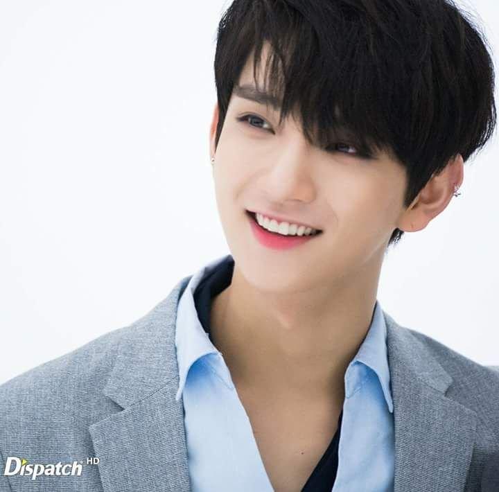 Nhóm nhạc nam có tới hơn một nửa thành viên đều là visual-6