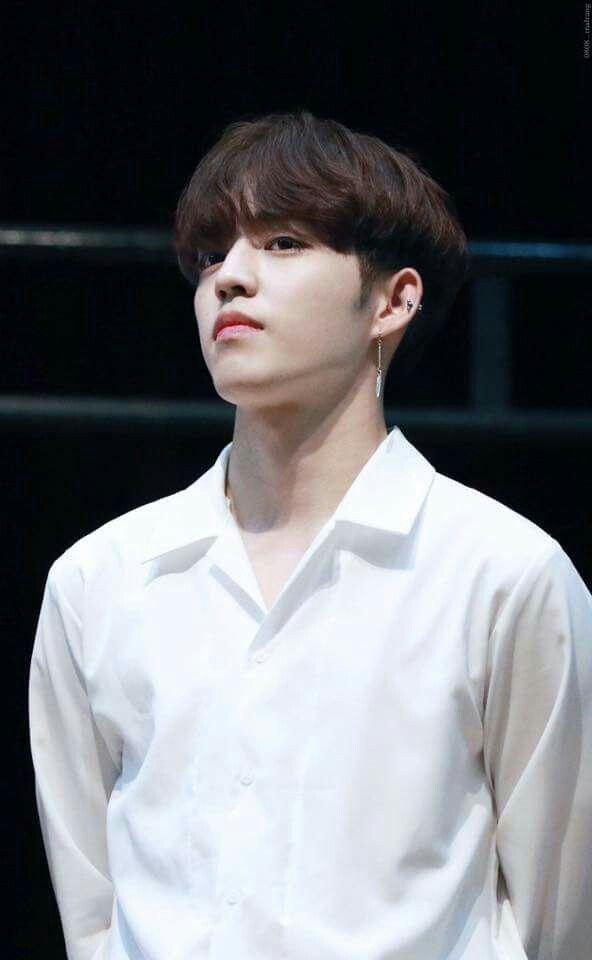 Nhóm nhạc nam có tới hơn một nửa thành viên đều là visual-10