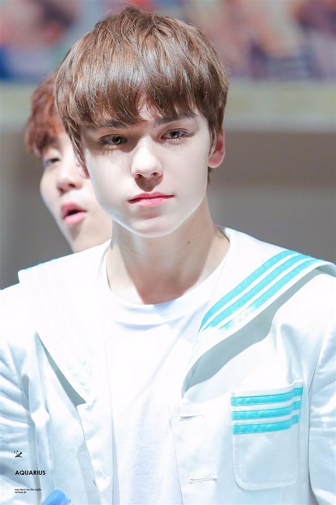 Nhóm nhạc nam có tới hơn một nửa thành viên đều là visual-2