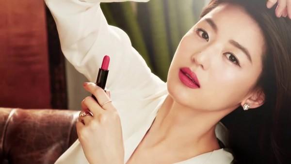 Son Ye Jin và Jun Ji Hyun: 2 tượng đài nhan sắc bất chấp thời gian của màn ảnh Hàn Quốc-2