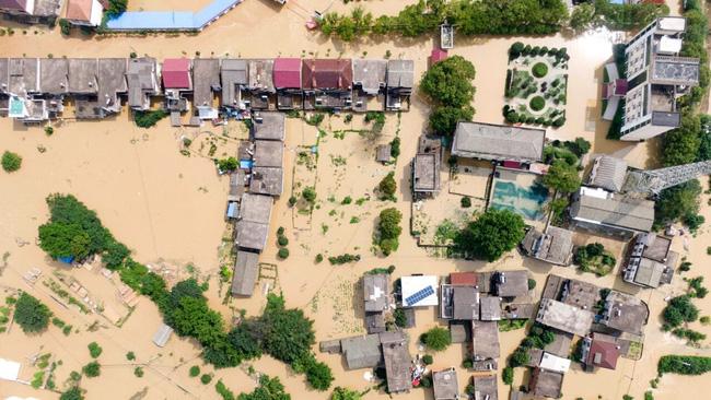 Mưa lớn không ngừng, đập Tam Hiệp bất lực để ngăn lũ ở sông Dương Tử-3