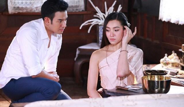 Bỏ người yêu lấy vợ giàu, đêm tân hôn tôi hóa đá nhìn 50 cây vàng vứt lăn lóc-2