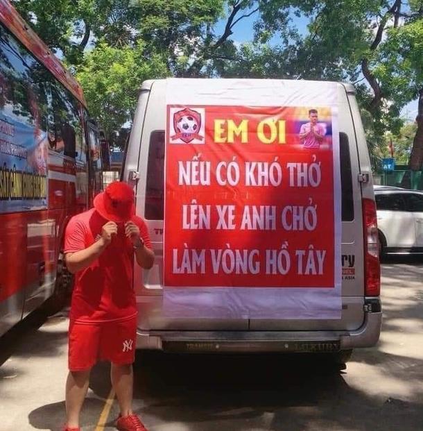 Cổ động viên Hải Phòng cà khịa Quang Hải khi đồng thanh hô nhún nhảy Hồ Tây-1