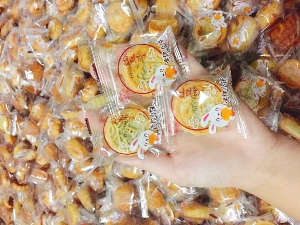 Bánh trung thu 2.000 đồng/chiếc, kho hàng chục tấn toàn in chữ Tàu-1