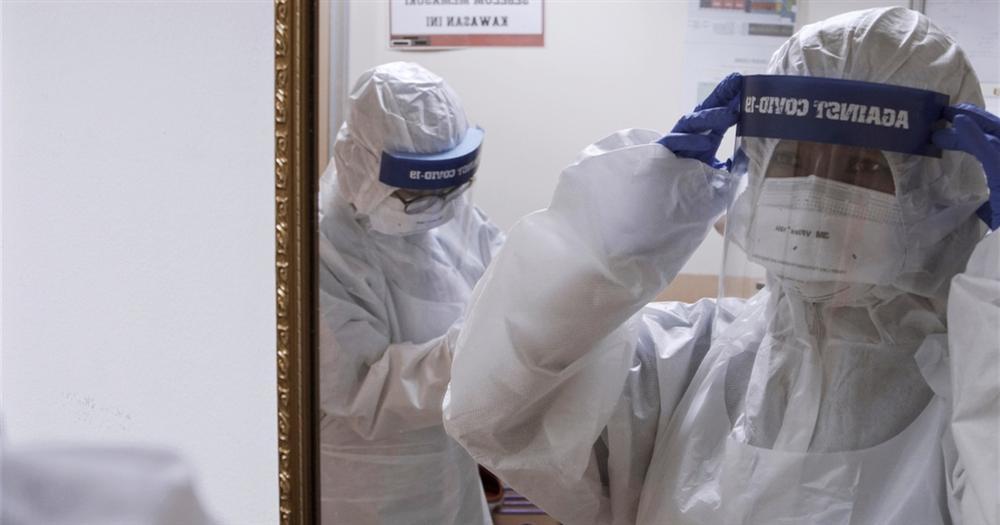 Số người mắc Covid-19 toàn cầu tăng mạnh chưa từng có, nhà xác ở Mỹ quá tải-1