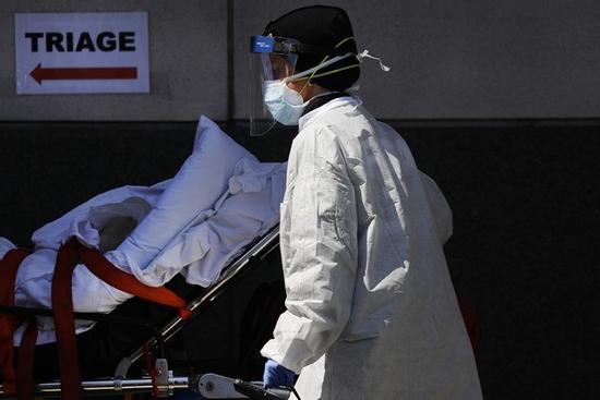 Số người mắc Covid-19 toàn cầu tăng mạnh chưa từng có, nhà xác ở Mỹ quá tải