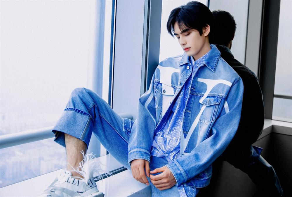 Sao trẻ bất tài, lộ ảnh nhạy cảm - showbiz Trung Quốc sắp hết thời?-4