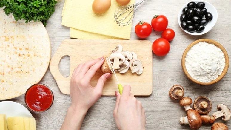 Đây là 7749 tips nấu ăn hay ho không tưởng, hội chị em vụng cứ tự tin mang xài dần-1