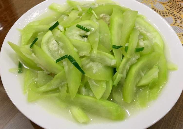 Bé 4 tuổi ngộ độc sau khi ăn bầu xào bị đắng, 3 loại rau bị đắng cần vứt bỏ-1