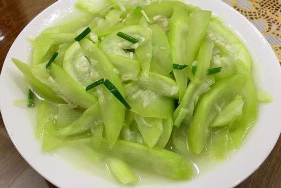 Bé 4 tuổi ngộ độc sau khi ăn bầu xào bị đắng, 3 loại rau bị đắng cần vứt bỏ