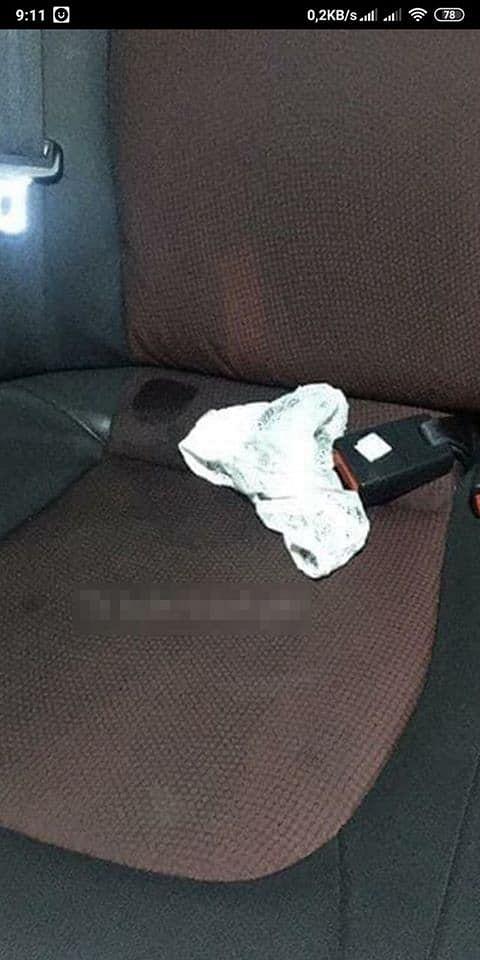 Yêu cầu tài xế mở điều hòa không được, cô gái chơi chiêu sốc cởi nội y bỏ lại trên taxi-1