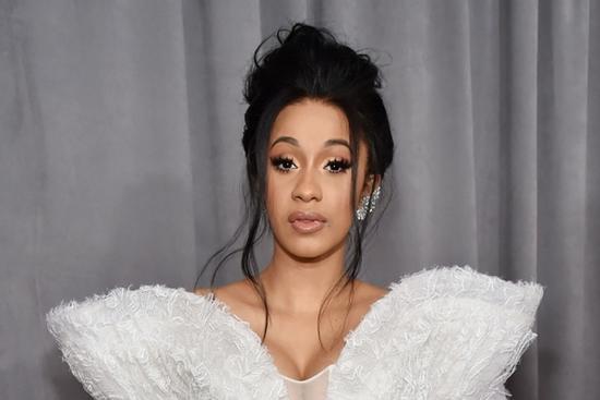 Cardi B tố cáo hãng đĩa chưa trả 1 đồng tiền làm nhạc trong suốt 2 năm qua