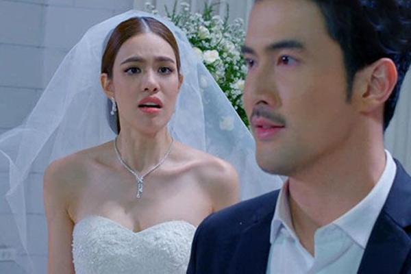 Về thăm mẹ chồng thấy bọc tiền dày bịch trên bàn, tôi hỏi bà thì nhận được tin sét đánh-3