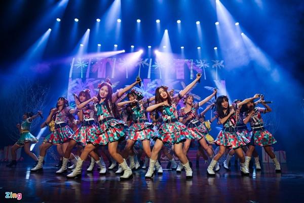 Nhóm nhạc đông nhất Việt Nam liên tục vướng lùm xùm-1